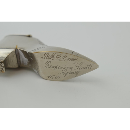 287 - A novelty silver plated vesta case in the form of a shoe, dated 1910, 7cm long.