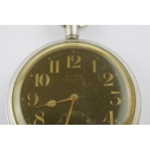 300 - An Omega WW1 Royal Flying Corps military issued pocket watch, broad arrow mark, 30 hour, non-luminou... 