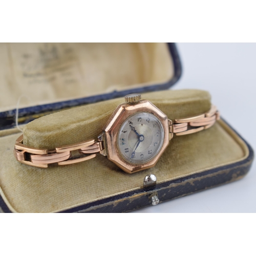 301 - 9ct gold ladies wristwatch on expanding 9ct gold strap, in period leather fitted box, watch and stra... 