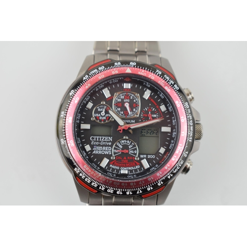 325 - Citizen Eco-Drive gentleman's wristwatch, 'Red Arrows' Royal Air Force Radio Controlled movement wit... 