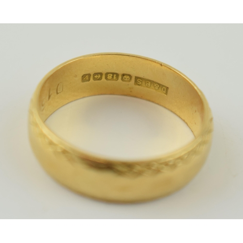 342 - An 18ct yellow gold ladies wedding band. Ring Size M. Weight 4.6 grams