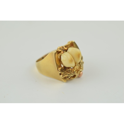 344 - 14ct yellow gold ring with oak leaf design and rose gold acorn set with two deers teeth. Of hunting ... 