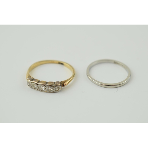 346 - An 18ct white gold wedding band (ring size J 1/2) together with an 18ct yellow gold ring set with fi... 