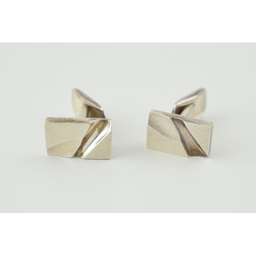 348 - Lapponia / Bjorn Weckstrom: a pair of sterling silver cufflinks of modernist form, 19.4 grams (2).