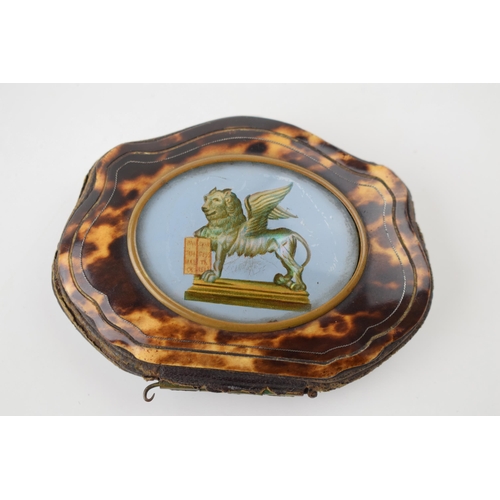 71 - Victorian Tortoise shell purse depicting Venetian Lion Emblem. Leather lining with satin. 8cm x 6cm.