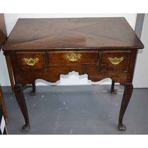 79 - 18th century oak lowboy, cabriole legs, oversailing top, with 3 drawers, quartered top, 89x55x77cm t... 