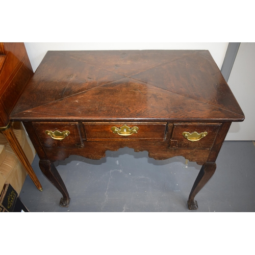 79 - 18th century oak lowboy, cabriole legs, oversailing top, with 3 drawers, quartered top, 89x55x77cm t... 