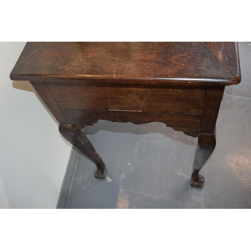 79 - 18th century oak lowboy, cabriole legs, oversailing top, with 3 drawers, quartered top, 89x55x77cm t... 