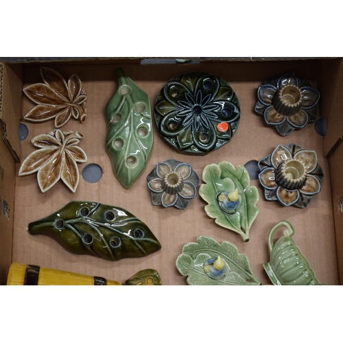 85 - Wade to include leprechaun on leaf pin dishes, flower holders, a hedgehog trinket and others (Qty).