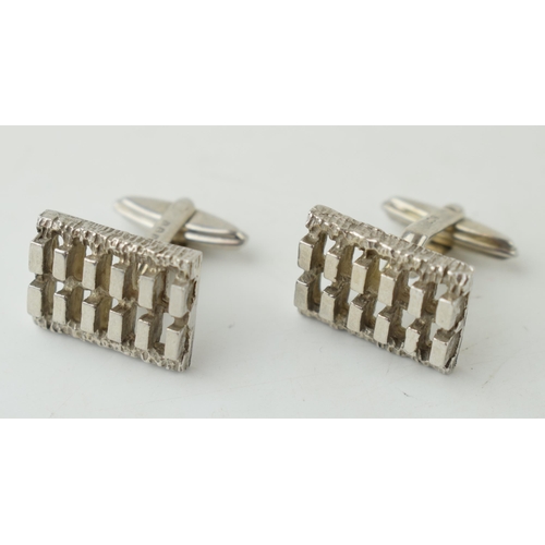 186 - A pair of sterling silver cufflinks with textured design, 14.4 grams (2).
