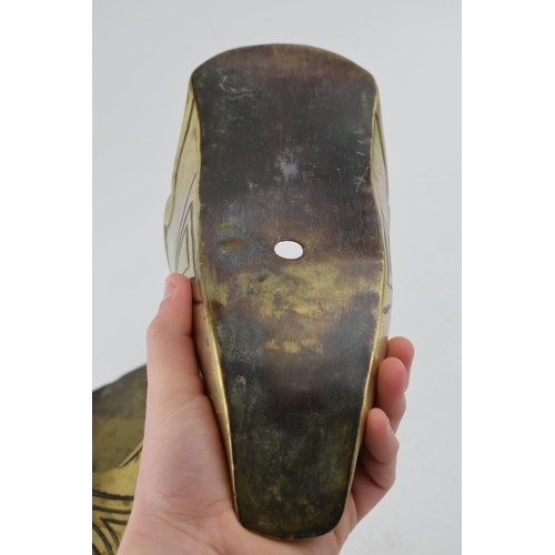 198 - A pair of chinese style brass stirrups. Length 29cm, height 12cm.