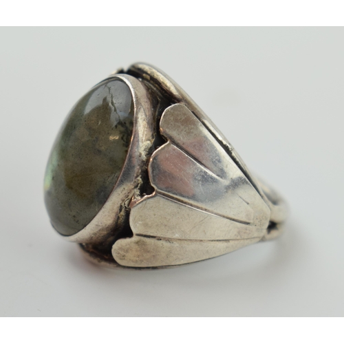 192 - A silver ring with oval moonstone. Ring size R. (Gross weight 10.5 grams).