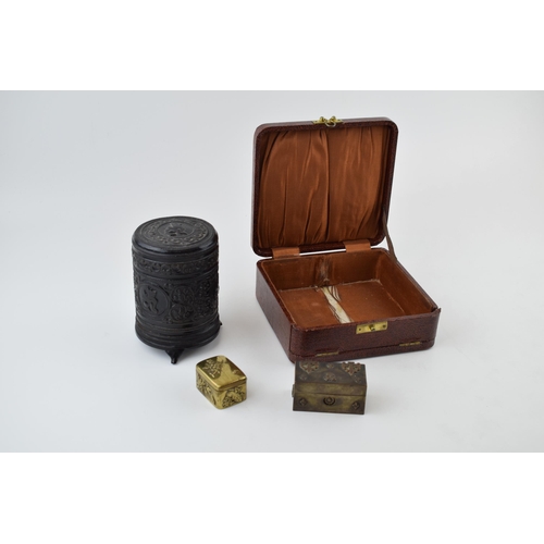 216 - A collection of oriental vintage and antique boxes and containers, in brass and paper mache. Height ... 