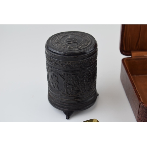 216 - A collection of oriental vintage and antique boxes and containers, in brass and paper mache. Height ... 