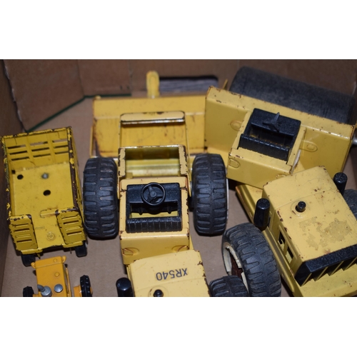 260 - A collection of vintage toys to include Dinky, Corgi and Matchbox together with two Tonka Toys. (Qty... 