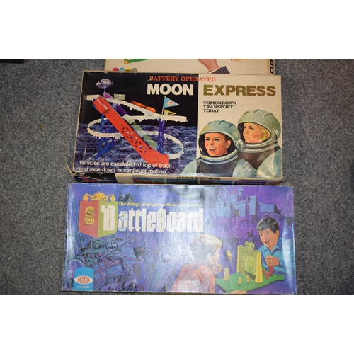 262 - A mixed collection of vintage board games to include, 'Moon Express', 'Obstructa' and 'Battleboard'.... 