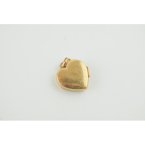 301 - 9ct gold pendant / locket, 1.2 grams, 18mm.