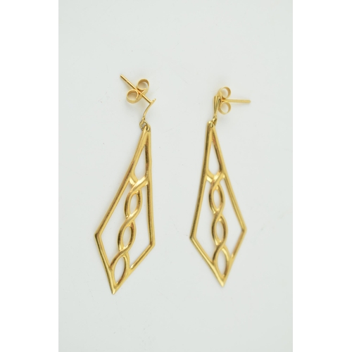 303 - A pair of 9ct gold earrings, 0.9 grams, 4cm long.