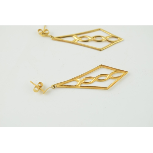 303 - A pair of 9ct gold earrings, 0.9 grams, 4cm long.