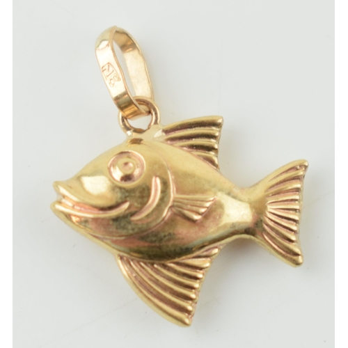 310 - 9ct gold charm in the form of a fish, 0.8 grams.