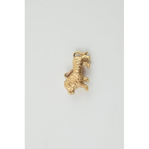 311 - 9ct gold charm in the form of a lion, 0.8 grams.