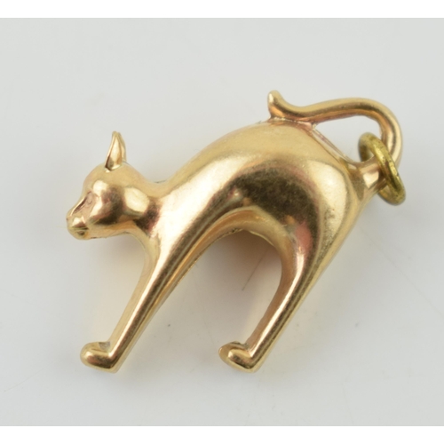 316 - 9ct gold charm in the form of a stretching cat, 1.3 grams.