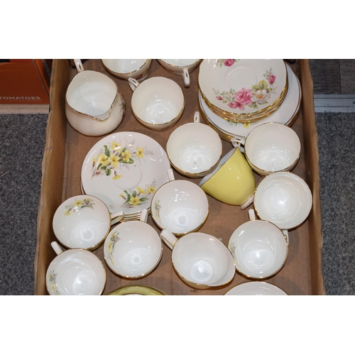 33 - A mixed collection of ceramic items to include Royal Albert tea service together with Dutuchess part... 