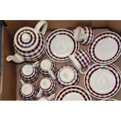 75 - Villeroy and Boch tea ware in the Glasgow pattern to include 2 teapots, 12 cups, 9 saucers, 2 cream ... 