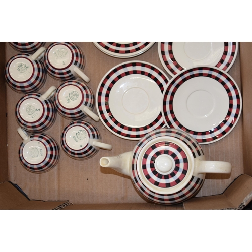 75 - Villeroy and Boch tea ware in the Glasgow pattern to include 2 teapots, 12 cups, 9 saucers, 2 cream ... 