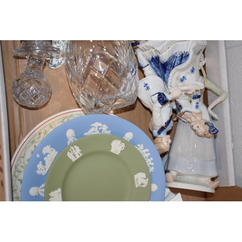 119 - Mixed pottery to include Wedgwood Jasperware, Nao style figure, a Wade Ringtons bowl and others (Qty... 