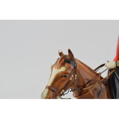 137 - Beswick HM Queen Elizabeth II on chestnut Imperial horse trooping the colour 1546 (with damages).