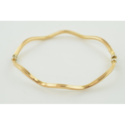 300 - 9ct gold shaped bangle, 4.1 grams,