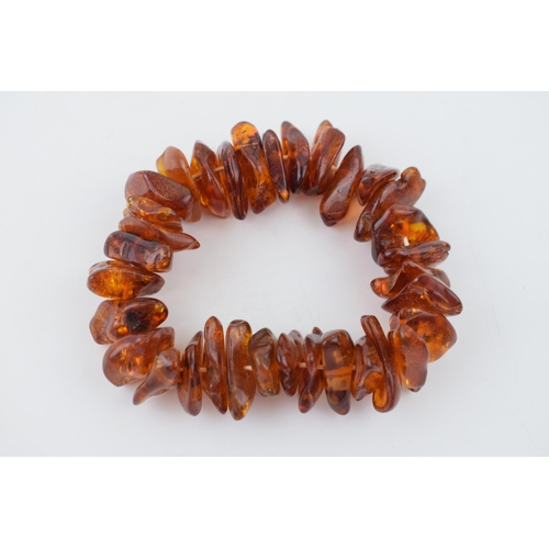 306 - Amber or similar chunky vintage bracelet. Weight 45.5 grams.