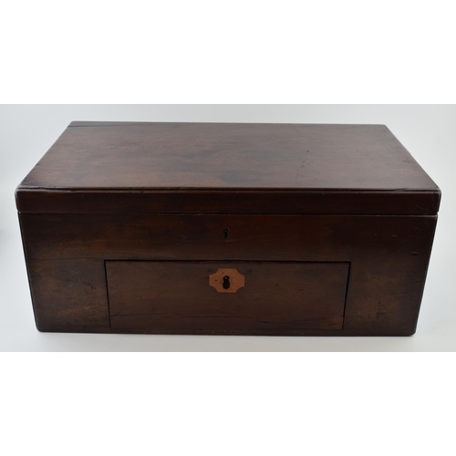 400 - 19th century mahogany apothecary box with fitted interior with space for 6 bottles, with brass handl... 