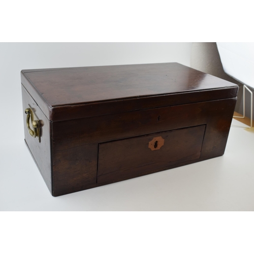 400 - 19th century mahogany apothecary box with fitted interior with space for 6 bottles, with brass handl... 