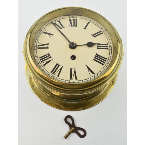 426 - Antique bulkhead clock with brass case. Mechanical movement. Original glass, lockable clasp to outer... 