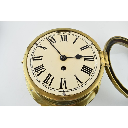 426 - Antique bulkhead clock with brass case. Mechanical movement. Original glass, lockable clasp to outer... 