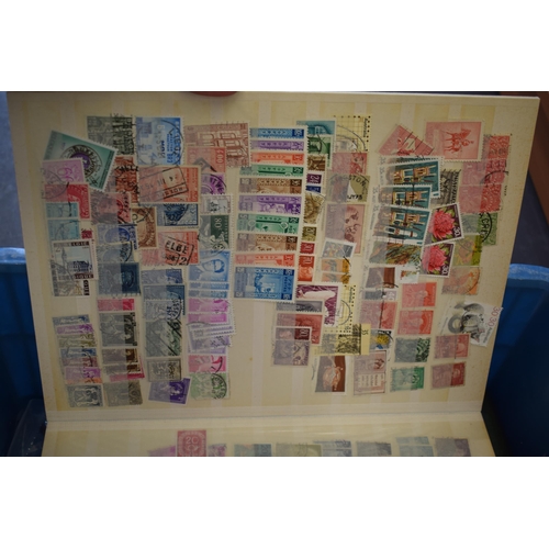 453 - A good and varied interesting collection of stamps from the UK and rest of the world to include loos... 