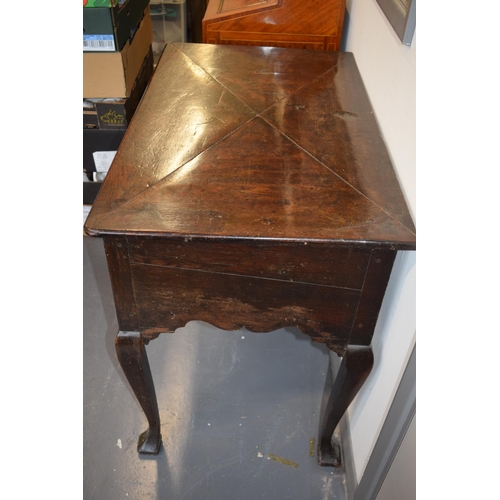 429A - 18th century oak lowboy, cabriole legs, oversailing top, with 3 drawers, quartered top, 89x55x77cm t... 