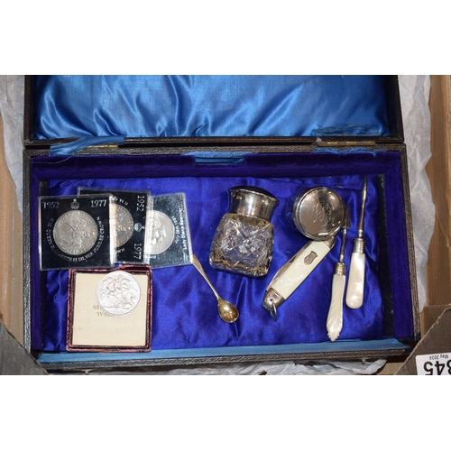 345 - A mixed collection of items to include a velvet lined jewellery box a/f, silver topped cut glass ite... 