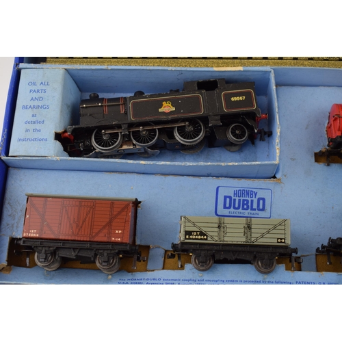 476 - Hornby Dublo Electric Train Set EDG17 Tank Goods Train B.R. Complete with locomotive engine, trucks ... 