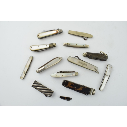 527 - A collection of antique multifunction tool pocket knives to include mother pot pearl handled example... 