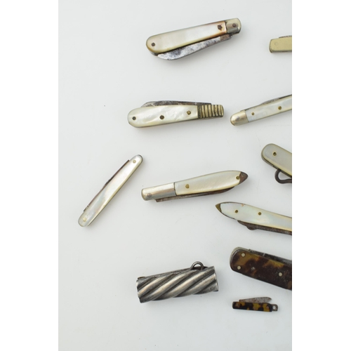 527 - A collection of antique multifunction tool pocket knives to include mother pot pearl handled example... 