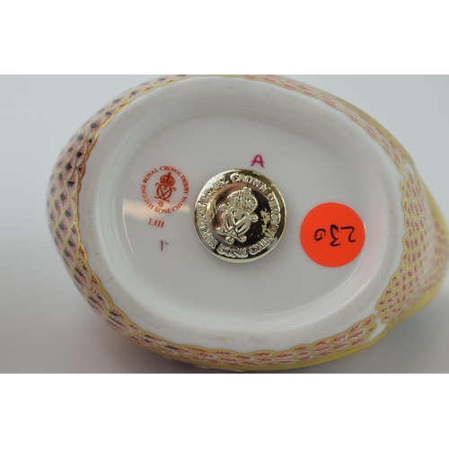 43 - Royal Crown Derby paperweight, Chicken, date code for 1990 (LIII), gold stopper, red Royal Crown Der... 