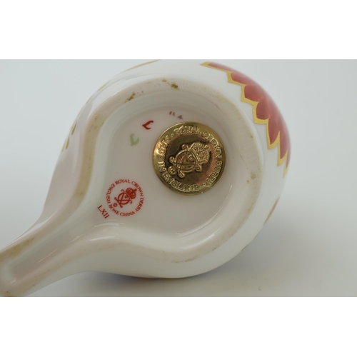 89 - Royal Crown Derby paperweight, Robin, date code for 1999 (LXII), gold stopper and red Royal Crown De... 