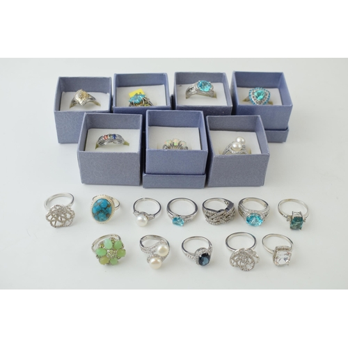 527 - A good collection of 19 silver 925 rings, set with semi precious stones, of varying forms and sizes,... 