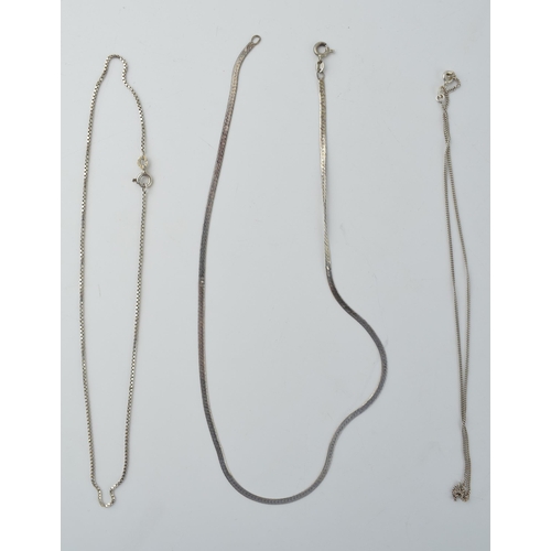 570 - A collection of silver necklaces (3) 8.7 grams.