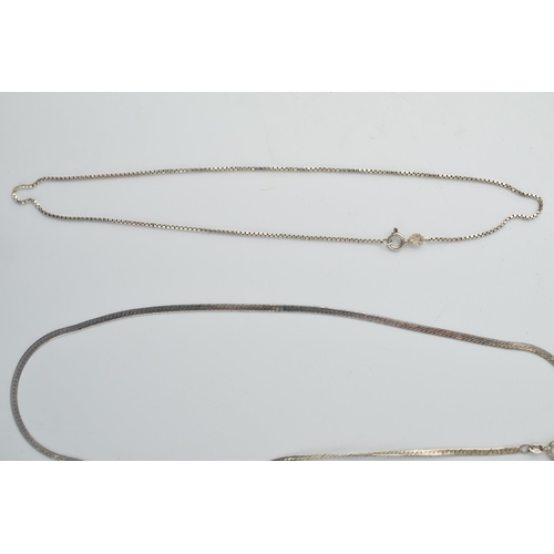 570 - A collection of silver necklaces (3) 8.7 grams.