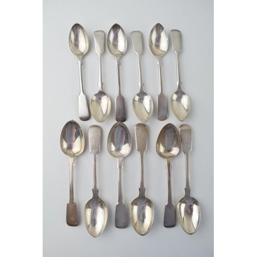 586 - Silver tea spoons to include a set of 6, London 1866m with a similar set, London 1899 (12 spoons), c... 