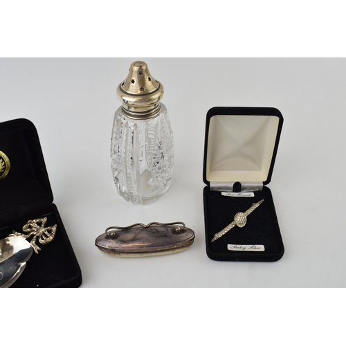 593 - A collection of hallmarked silver items to include a silver topped sugar sifter, three silver thimbl... 